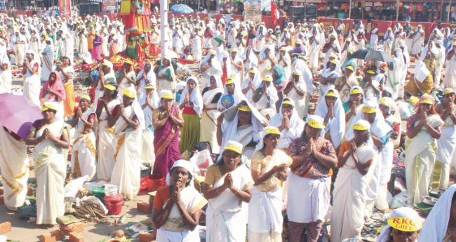 ച​ക്കു​ള​ത്തുകാവിൽ പൊ​ങ്കാ​ല അ​ർ​പ്പി​ച്ചു