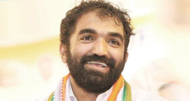 യൂ​ത്ത് കോ​ണ്‍​ഗ്ര​സ് സ​മ്പ​ർ​ക്കയാ​ത്ര​യി​ൽനി​ന്നു  വി​ട്ടു​നി​ന്ന് ചാ​ണ്ടി ഉ​മ്മ​ന്‍