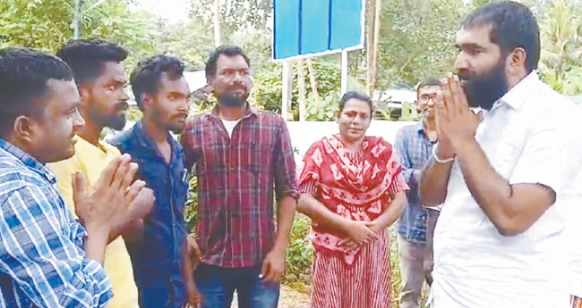 ആ​കാ​ശ​പ്പ​റ​വ​ക​ള്‍ കൈ​പി​ടി​ച്ചു; സ​ഞ്ജ​യ് ജ​ന്മ​നാ​ട്ടി​ലേ​ക്ക്