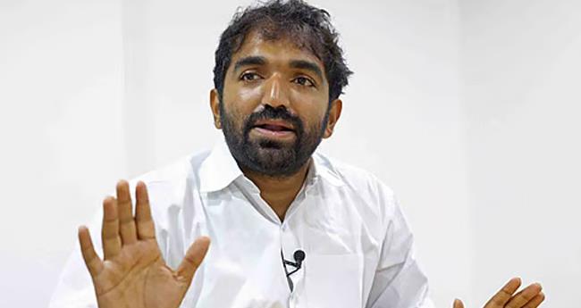 യൂ​ത്ത്കോ​ൺ​ഗ്ര​സ് സ്ഥാ​ന​ത്ത് നി​ന്നും ത​ന്നെ മാ​റ്റി​യ​ത് അ​പ​മാ​നി​ക്കു​ന്ന രീ​തി​യി​ൽ; അ​ബി​ൻ വ​ർ​ക്കി വ​ള​രെ ക​ഷ്ട​പ്പെ​ട്ടി​ട്ടു​ള്ള നേ​താ​വ്: ചാ​ണ്ടി ഉ​മ്മ​ൻ എം​എ​ൽ​എ