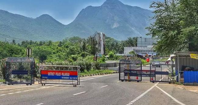 ചെ​ക്ക് പോ​സ്റ്റു​ക​ളി​ൽ വി​ജി​ല​ൻ​സി​ന്‍റെ മി​ന്ന​ൽ​പ​രി​ശോ​ധ​ന; കൈ​ക്കൂ​ലി​ത്തു​ക പി​ടി​ച്ചെ​ടു​ത്തു