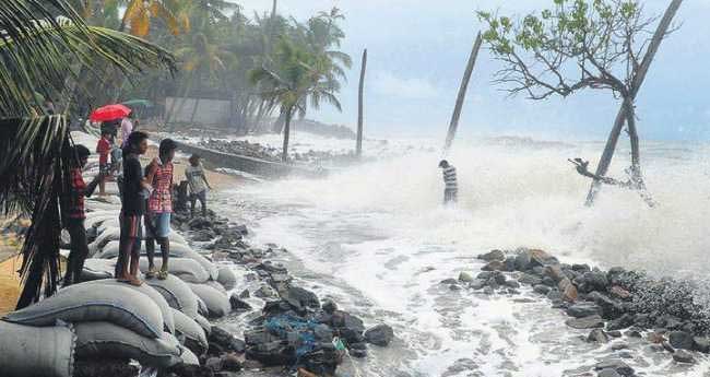 ചെ​ല്ലാ​നം ക​ട​ലാ​ക്ര​മ​ണം: ജ​ന​കീ​യ രേ​ഖ​യും പ്ര​ക്ഷോ​ഭ​വു​മാ​യി കെ​ആ​ര്‍​എ​ല്‍​സി​സി