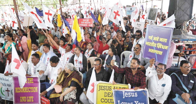 വൈ​ദി​ക​രെ ആ​ക്ര​മി​ക്കു​ന്ന​വ​ര്‍​ക്ക് പ്ര​തി​ഫ​ലം; ബി​​​​​ജെ​​​​​പി എം​​​​​എ​​​​​ൽ​​​​​എ​​​​​യു​​​​​ടെ ആഹ്വാനത്തിൽ‍ പ്ര​​​​​തി​​​​​ഷേ​​​​​ധം