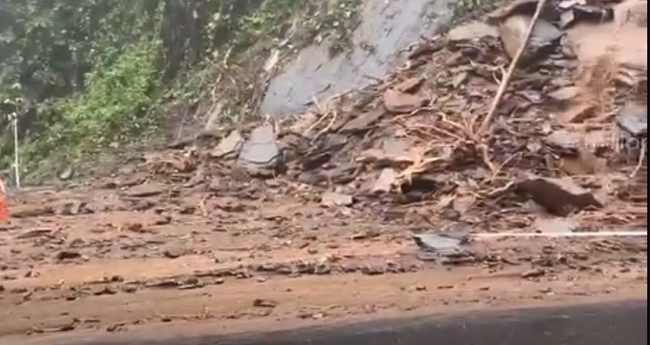താമരശേരി ചുരത്തില്‍ നിയന്ത്രണവിധേയമായി  ഗതാഗതം അനുവദിച്ചു