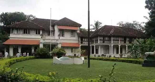 ക്ലി​ഫ് ഹൗ​സി​ൽ ന​ട​ന്ന​ത് പ​തി​വ് കൂ​ടി​ക്കാ​ഴ്ച​യെ​ന്ന് മു​ഖ്യ​മ​ന്ത്രി​യു​ടെ ഓ​ഫീ​സ്