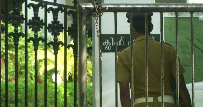 ക്ലി​ഫ് ഹൗ​സി​നും രാ​ജ്ഭ​വ​നും ബോം​ബ് ഭീ​ഷ​ണി