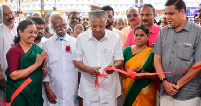 കേ​ര​ള​ത്തി​ന്‍റെ ആ​രോ​ഗ്യമേ​ഖ​ല​യെ താ​റ​ടി​ക്കാ​നു​ള്ള  ശ്ര​മ​ങ്ങ​ള്‍​ക്കു പി​ന്നി​ല്‍ കോ​ര്‍​പറേ​റ്റ് ഭീ​മ​ന്‍​മാ​ര്‍: മു​ഖ്യ​മ​ന്ത്രി