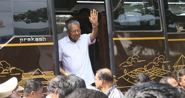 മു​ഖ്യ​മ​ന്ത്രി​ക്കെ​തി​രേ  ഇ​ന്ന​ലെ​യും ക​രി​ങ്കൊ​ടി