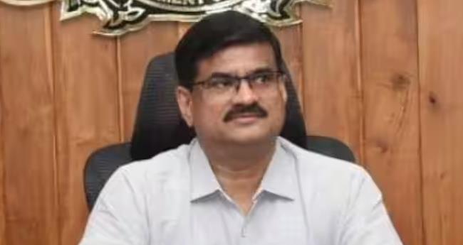 ക​ള​ക്ട​ർ പ്ര​ഖ്യാ​പി​ക്കും മു​മ്പേ വ്യാ​ജ​ൻ​മാ‍​ർ അ​വ​ധി പ്ര​ഖ്യാ​പി​ച്ചു