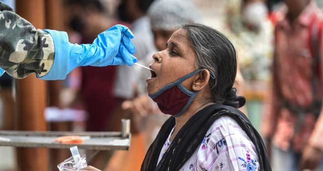 കോവിഡ് രോഗികളിൽ പകുതിയിലേറെയും ഇന്ത്യയിൽ; രോഗികൾ 2.14 കോടി, ഇന്നലെ 4.12 ലക്ഷം പേർക്ക്