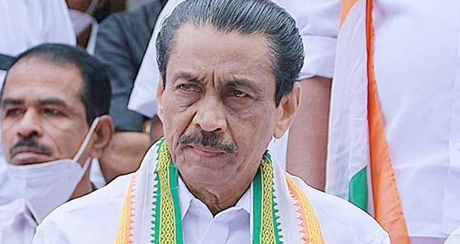 ഇ​ടു​ക്കി ഡി​സി​സി​യി​ൽ ഭി​ന്ന​ത:​ പ്ര​സി​ഡ​ന്‍റ് രാ​ജി​ക്ക​ത്ത് ന​ൽ​കി
