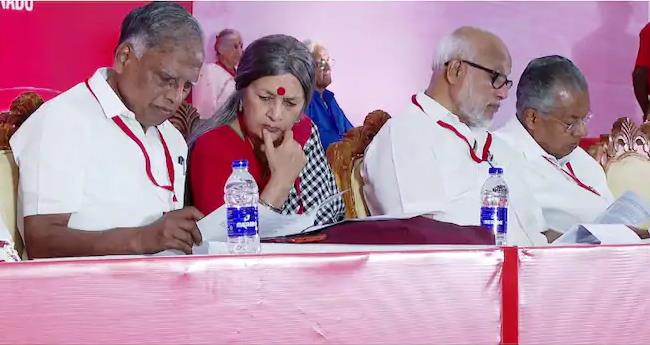 പ്രാ​യ​പ​രി​ധി ഇ​ള​വ് വേ​ണ്ടെ​ന്ന് പി​ബി; ആ​റ് നേ​താ​ക്ക​ൾ ഒ​ഴി​യും, മു​ഖ്യ​മ​ന്ത്രി​ക്കു​ള്ള പ്ര​ത്യേ​ക ഇ​ള​വി​ൽ ഞാ​യ​റാ​ഴ്ച തീ​രു​മാ​നം