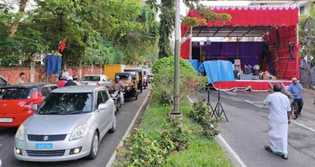ഗ​താ​ഗ​തം ത​ട​സ​പ്പെ​ടു​ത്തി സി​പി​എം സ​മ്മേ​ള​നം; വി​മ​ര്‍​ശിച്ച് കോടതി