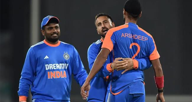 ദ​ക്ഷി​ണാ​ഫ്രി​ക്ക​യെ മ​ല​ർത്തി​യ​ടി​ച്ചു; ഇ​ന്ത്യ​യ്ക്ക് ത​ക​ർ​പ്പ​ൻ ജ​യം