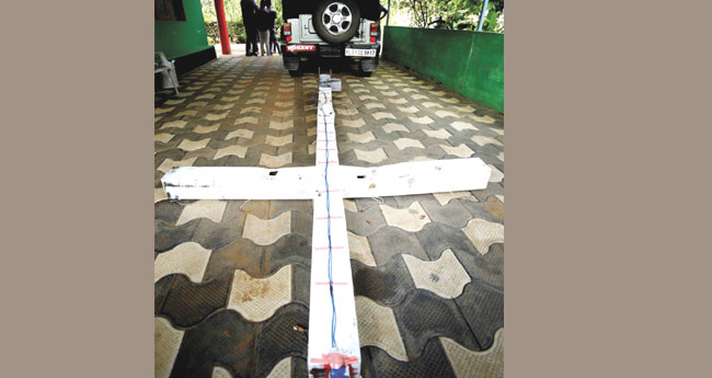 തൊ​​​മ്മ​​​ൻ​​​കു​​​ത്തിൽ കുരിശ് തകർത്തതിൽ പ്രതിഷേധം