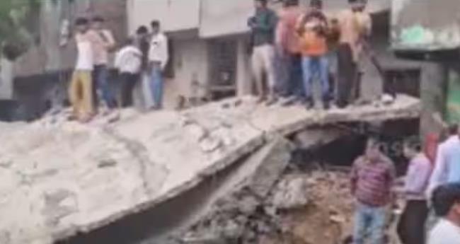 ഉ​ത്ത​ർ​പ്ര​ദേ​ശി​ൽ ജ​ല​സം​ഭ​ര​ണി ത​ക​ർ​ന്ന് അ​പ​ക​ടം; ര​ണ്ടു പേ​ർ മ​രി​ച്ചു