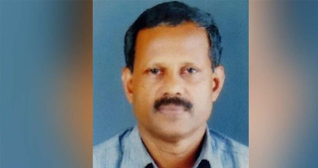മ​ക​ളു​മാ​യി ബൈ​ക്കി​ൽ പോ​കു​ന്ന​തി​നി​ടെ  അ​പ​ക​ടം; പി​താ​വി​ന്  ദാ​രു​ണാ​ന്ത്യം