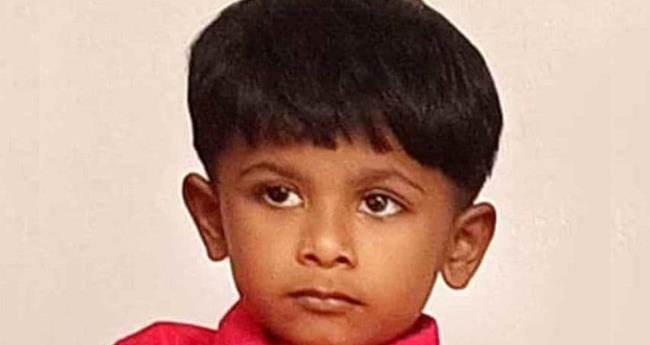 ഊ​ഞ്ഞാ​ൽ ആ​ടു​ന്ന​തി​നി​ടെ സി​മ​ന്‍റ് തൂ​ണി​ള​കി വീ​ണു;  നാ​ലു വ​യ​സു​കാ​ര​ന് ദാ​രു​ണാ​ന്ത്യം