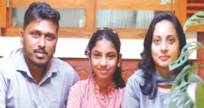 മൂന്നംഗ മലയാളി കുടുംബം  കുടകില്‍ മരിച്ച നിലയിൽ