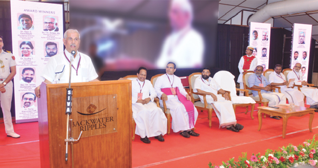 ദേശീയത വളർത്തുന്നതിൽ ദീപികയുടെ പങ്ക് പ്രശംസനീയം: ഗവർണർ