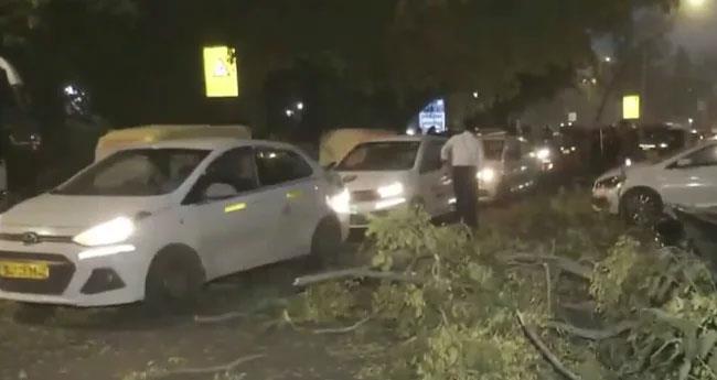 ഡ​ൽ​ഹി​യി​ൽ ശ​ക്ത​മാ​യ പൊ​ടി​ക്കാ​റ്റ്, വി​മാ​ന​ങ്ങ​ൾ വ​ഴി​തി​രി​ച്ചു​വി​ട്ടു