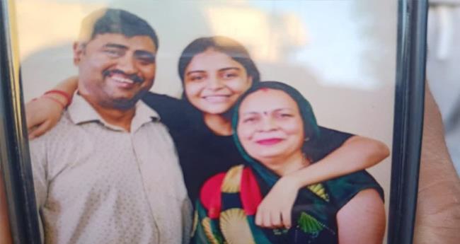 ഡ​ൽ​ഹി​യി​ൽ ദ​മ്പ​തി​ക​ളും മ​ക​ളും കൊ​ല്ല​പ്പെ​ട്ട സം​ഭ​വം; മ​ക​ൻ അ​റ​സ്റ്റി​ൽ