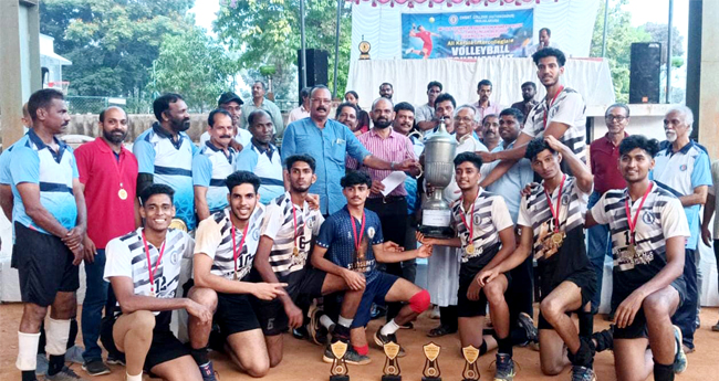 ദേ​വ​ഗി​രി  സെ​ന്‍റ് ജോ​സ​ഫ്സ്  ജേ​താ​ക്ക​ള്‍