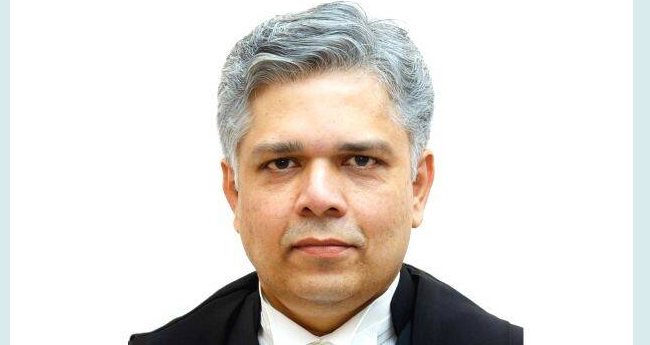 ദേ​ശീ​യ​പാ​താ നി​ര്‍​മാ​ണം വൈ​ക​രു​തെന്ന്