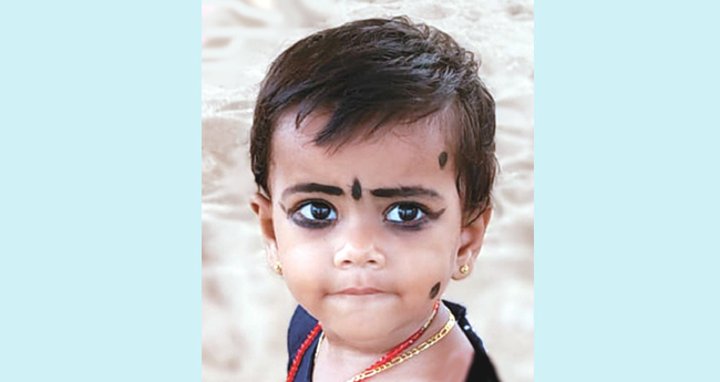 പിതാവ് പിന്നോട്ടെടുത്ത വാഹനം തട്ടി പരിക്കേറ്റ പിഞ്ചുകുഞ്ഞ് മരിച്ചു