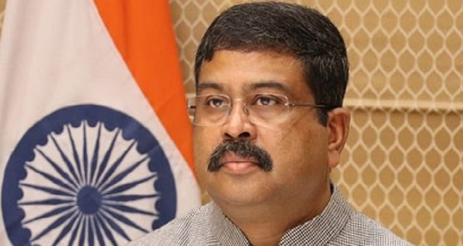 സിബിഎസ്ഇ പത്താം ക്ലാസ് പരീക്ഷ രണ്ടുതവണ നടത്തുന്നതിനെ  ന്യായീകരിച്ച് കേന്ദ്ര വിദ്യാഭ്യാസ മന്ത്രി