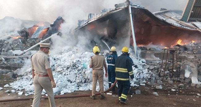 ഡ​യ​പ്പ​ര്‍ നി​ര്‍​മാ​ണ ഫാ​ക്ട​റി​യി​ല്‍ വ​ന്‍ തീ​പി​ടി​ത്തം; കോ​ടി​ക​ളു​ടെ ന​ഷ്ടം