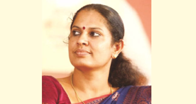വിപ്ലവം വിട്ട് വൈകാരികതയിലേക്ക് ; പി.പി. ദിവ്യയുടെ  വീഡിയോ വിവാദത്തിൽ
