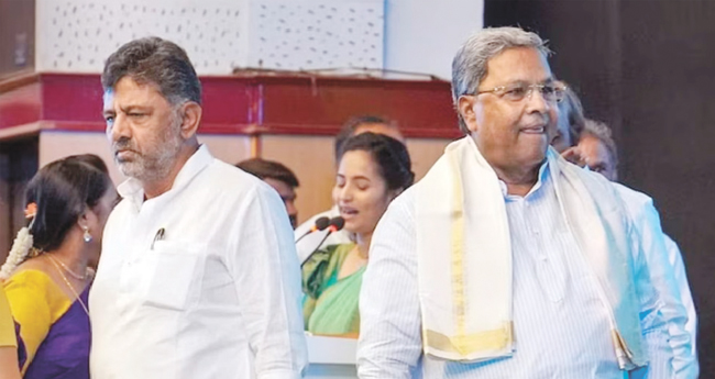 ക​ർ​ണാ(​നാ)​ട​കം തു​ട​രും; സി​ദ്ധ​രാ​മ​യ്യ​യും ഡി​കെ​യും ഡ​ൽ​ഹി​യി​ൽ