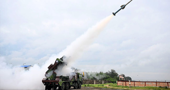 ആ​കാ​ശക്കോ​ട്ട​ കെ​ട്ടി ഇ​ന്ത്യ; തദ്ദേശീയമായി വികസിപ്പിച്ച വ്യോമപ്രതിരോധ സംവിധാനം വിജയം