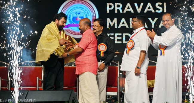 ഡോ. ​മോ​ൻ​സ​ണ്‍ മാ​വു​ങ്ക​ലി​ന് മാ​ന​വസേ​വ പു​ര​സ്കാ​രം
