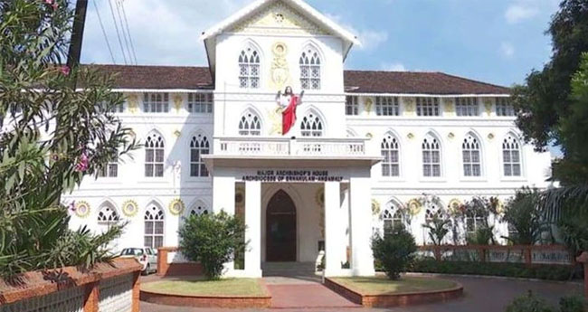 എ​റ​ണാ​കു​ളം-​അ​ങ്ക​മാ​ലി അ​തി​രൂ​പ​ത​യി​ൽ ഏകീകൃത കുർബാന അർപ്പിക്കണമെന്ന്  അഡ്മിനിസ്ട്രേറ്ററുടെ സർക്കുലർ