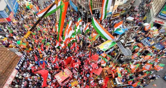കൊ​ട്ടി​ക്ക​ലാ​ശ​ത്തി​ന് കൊ​ടി​യി​റ​ങ്ങി; ഇ​നി നി​ശ​ബ്ദ​പ്ര​ചാ​ര​ണം