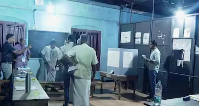 നി​ല​മ്പൂ​ർ ഉ​പ​തെ​ര​ഞ്ഞെ​ടു​പ്പ്; മോ​ക് പോ​ളിം​ഗ് ആ​രം​ഭി​ച്ചു