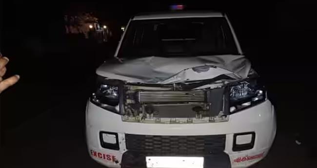 എക്‌സൈസ് ഉദ്യോഗസ്ഥര്‍ സഞ്ചരിച്ച ജീപ്പിന് നേരെ കാട്ടാനയുടെ ആക്രമണം