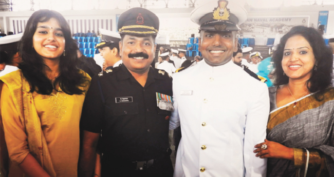 കേ​ണ​ല്‍ കെ.​ വേ​ണു​ഗോ​പാ​ലി​നും മ​ക​നും  ഇ​ത് അ​ഭി​മാ​നനി​മി​ഷം