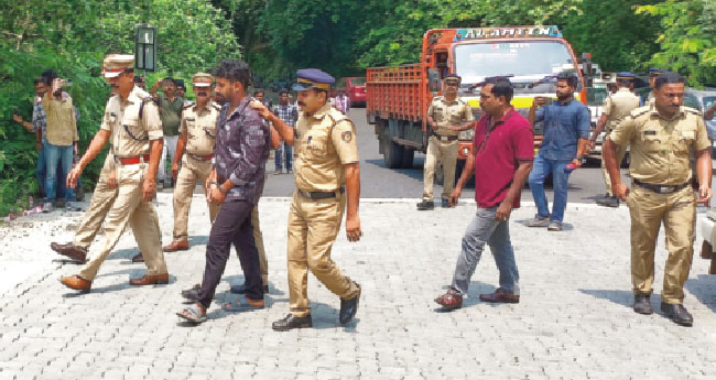 സിദ്ദിഖിന്‍റെ കൊലപാതകം: അ​ട്ട​പ്പാ​ടി ചു​ര​ത്തി​ൽ പ്ര​തി​ക​ളു​മാ​യി തെ​ളി​വെ​ടു​പ്പ് ന​ട​ത്തി