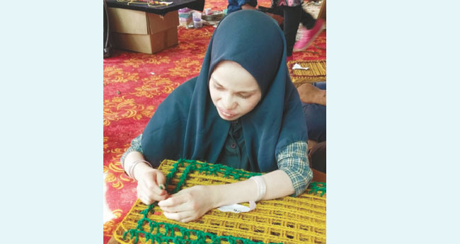 വി​​ര​​ൽ​​ത്തു​​ന്പി​​ൽ സ്വ​​പ്നം മെ​​ന​​ഞ്ഞ് ഫാ​​ത്തി​​മ ത​​ൻ​​ഹ