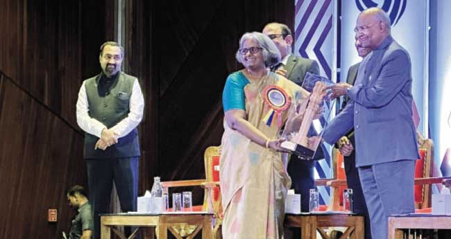 ഫെ​​ഡ​​റ​​ല്‍ ബാ​​ങ്കി​​ന് ബാ​​ങ്കിം​​ഗ്  എ​​ക്‌​​സ​​ല​​ന്‍​സ് പു​​ര​​സ്‌​​കാ​​രം