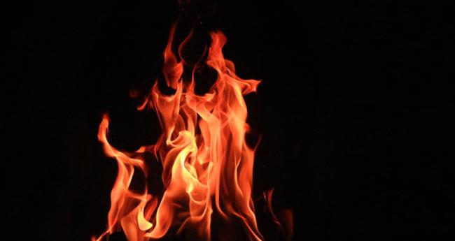 എം.​എം. മ​ണി​യു​ടെ ഗ​ണ്‍​മാ​ന്‍റെ വീ​ട്ടി​ലെ സ്റ്റോ​ര്‍ റൂ​മി​ന് തീ​പി​ടി​ച്ചു; ല​ക്ഷ​ങ്ങ​ളു​ടെ ന​ഷ്ടം