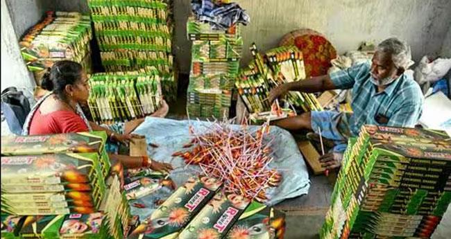 ഡ​ൽ​ഹി​യി​ൽ പ​ട​ക്ക​ങ്ങ​ൾ​ക്ക് നി​രോ​ധ​നം