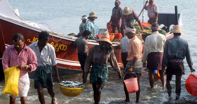 മ​ത്സ്യബ​ന്ധ​ന​ മേ​ഖ​ല​യിലെ ഓ​ര്‍​ഡി​ന​ന്‍​സ്  നി​യ​മവി​രു​ദ്ധ​മെന്ന് ഹ​ര്‍​ജി