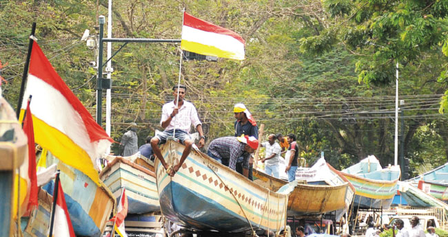 പ്ര​തി​ഷേ​ധത്തിര​യി​ള​ക്കി മ​ത്സ്യ​ത്തൊ​ഴി​ലാ​ളി​ക​ൾ