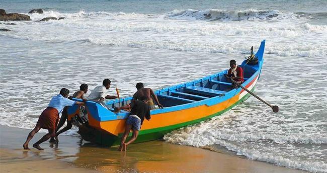 ക​ട​ലി​ൽ മീ​ൻ പി​ടി​ക്കാ​ൻ സ​ർ​ക്കാ​രും; 10 ബോ​ട്ടു​ക​ൾ ഇ​റ​ക്കു​മെ​ന്ന് മ​ന്ത്രി സ​ജി ചെ​റി​യാ​ൻ