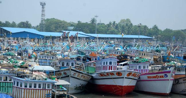 മ​ത്സ്യ​ബ​ന്ധ​ന യാ​ന​ങ്ങ​ളി​ല്‍ ഇ​തു​വ​രെ ഘ​ടി​പ്പി​ച്ച​ത് മു​ന്നൂ​റി​ല​ധി​കം ട്രാ​ന്‍​സ്‌​പോ​ണ്ട​റു​ക​ള്‍