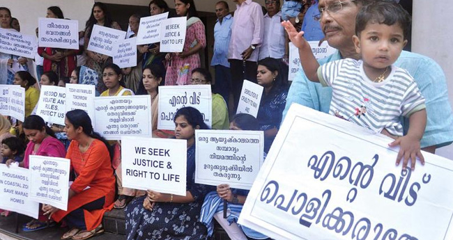 സമയപരിധി ഇ​ന്നവസാനിക്കും;  നി​റ​ക​ണ്ണു​കളോടെ മരടിലെ ഫ്ളാറ്റു​ട​മ​ക​ൾ